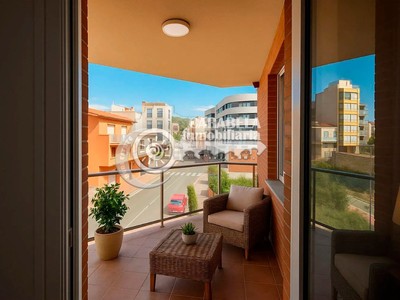 Piso en venta en Torreblanca, con 3 dormitorios, 2 baños, plaza de garaje y balcón