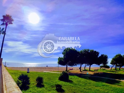 Piso en venta en Benicarlo, con 1 dormitorio, baño, plaza de garaje y terraza