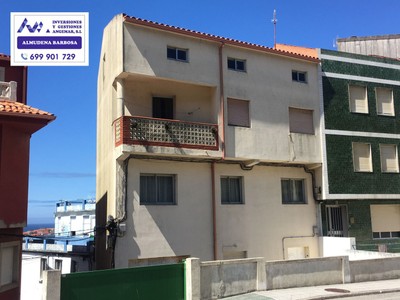 Casa en venta en A Guarda, con 6 dormitorios, 2 baños, 4 plazas de garaje y balcón
