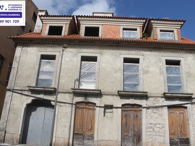 Edificio residencial en venta en A Guarda, Centro, con 12 dormitorios, 6 baños, 10 plazas de garaje, trastero y terreno