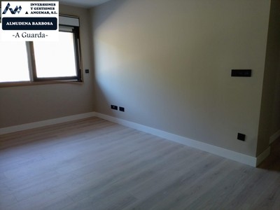 Piso en venta en A Guarda, Centro, con 2 dormitorios y trastero