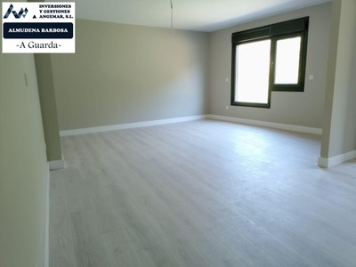 Piso en venta en A Guarda, Centro, con 3 dormitorios, 2 baños y trastero