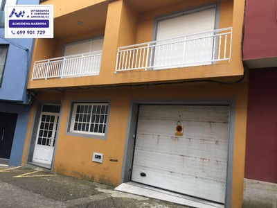 Casa en venta en A Guarda, Centro, con 10 dormitorios, 6 baños, 9 plazas de garaje, trastero, 2 balcones y terraza
