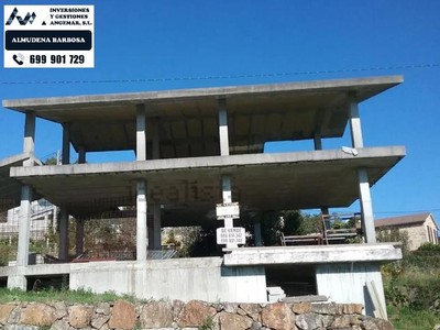 Chalet en venta en O Rosal, con 4 dormitorios, 3 baños, trastero y terreno