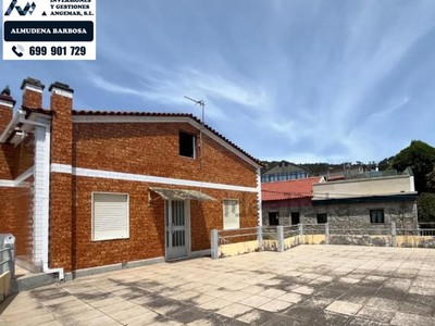 Casa en venta en A Guarda, O Castro, con 5 dormitorios, 2 baños, 3 plazas de garaje, trastero y terreno