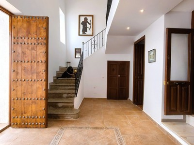 Casa de pueblo en venta en Colmenar, Pueblo, con 6 dormitorios, 4 baños, plaza de garaje, trastero, 4 balcones y terreno