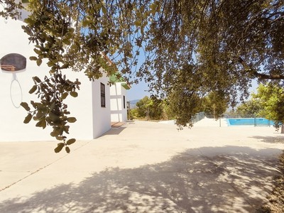 Casa rural en venta en Colmenar, con 6 dormitorios, 2 baños, plaza de garaje, trastero, terraza y terreno