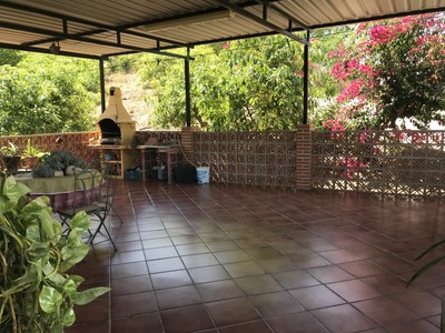 Cortijo en venta en Comares, con 10 dormitorios, 3 baños, plaza de garaje, trastero, balcón, 2 terrazas y terreno