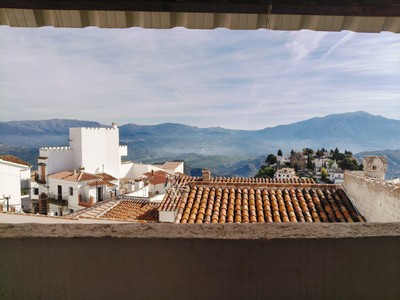 Adosado en venta en Comares, Pueblo, con 4 dormitorios, 2 baños, plaza de garaje, trastero y 2 terrazas