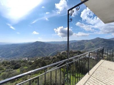Casa rural en venta en Comares, Encinillas, con 6 dormitorios, baño, plaza de garaje, trastero, balcón y terreno