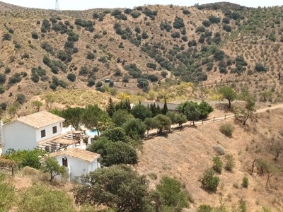 Cortijo en venta en Álora, Las Saucedillas, con 4 dormitorios, 4 baños, trastero, 2 balcones, terraza y terreno