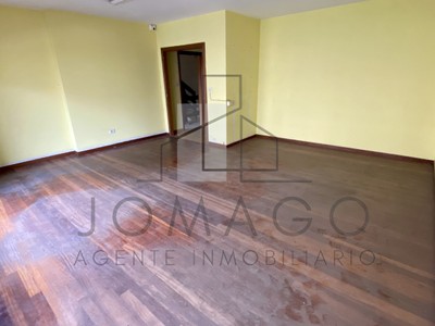 Piso en venta en A Estrada, con 4 dormitorios, 2 baños y trastero