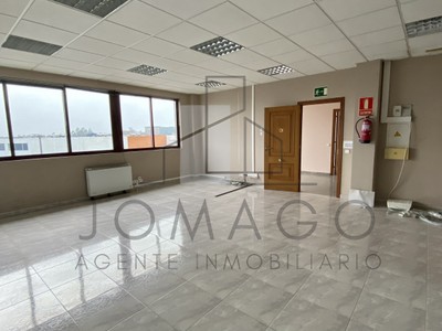 Oficina en alquiler en Santiago De Compostela, con 2 baños
