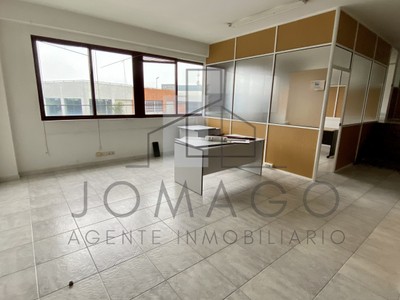 Oficina en alquiler en Santiago De Compostela, con 2 baños