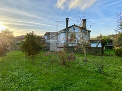 Casa rural en venta en A Estrada, con 3 dormitorios, 2 baños, trastero y terreno