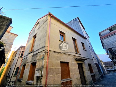 Casa en venta en Redondela, Centro, con 4 dormitorios, 3 baños y trastero