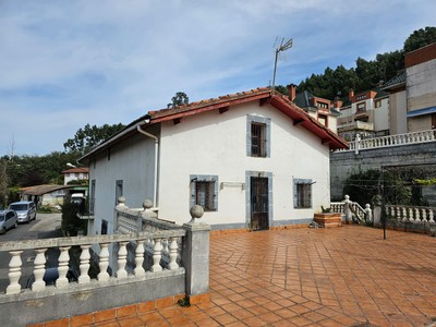 Casa en venta en Castro Urdiales, Baltezana, con 6 dormitorios, 2 baños, plaza de garaje, trastero, terraza y terreno