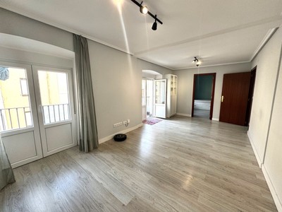 Piso en venta en Castro Urdiales, Centro, con 2 dormitorios, baño y 2 balcones