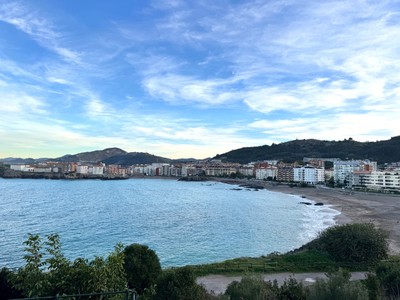 Piso en venta en Castro Urdiales, Ostende, con 2 dormitorios, baño y terraza