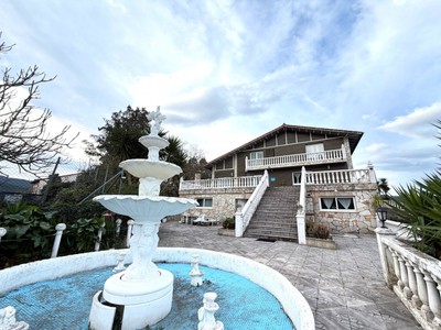 Chalet en venta en Castro Urdiales, Samano, con 9 dormitorios, 6 baños, 10 plazas de garaje, trastero, balcón, terraza y terreno
