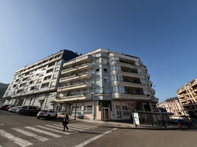 Dúplex en venta en Castro Urdiales, Cotolino, con 2 dormitorios, 2 baños, aseo, plaza de garaje y 2 terrazas