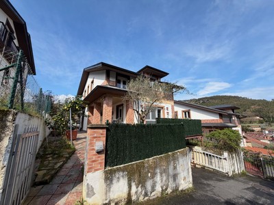 Chalet en venta en Castro Urdiales, Mioño, con 3 dormitorios, 3 baños, 3 plazas de garaje, trastero, 2 balcones, terraza y terreno