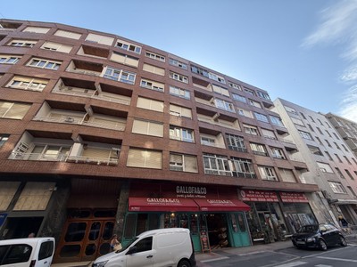 Piso en venta en Castro Urdiales, Centro, con 3 dormitorios, baño, aseo y balcón