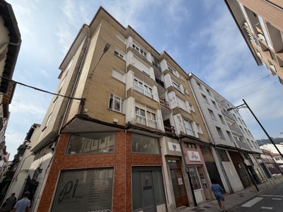 Piso en venta en Castro Urdiales, con 3 dormitorios y baño