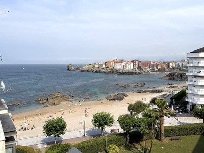 Piso en venta en Castro Urdiales, Ostende, con 2 dormitorios, 2 baños, plaza de garaje y terraza