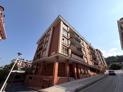 Piso en venta en Castro Urdiales, Centro, con 2 dormitorios, 2 baños, plaza de garaje y terraza