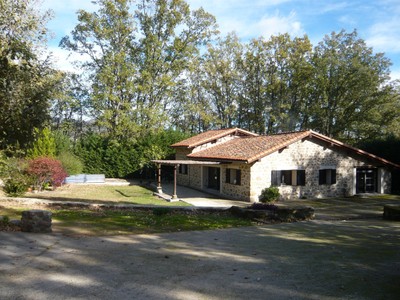 Chalet en venta en Cuacos De Yuste, con 3 dormitorios, 2 baños, 4 plazas de garaje, trastero, 50 terrazas y terreno