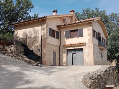 Chalet en venta en Torremenga, con 4 dormitorios, 2 baños, aseo, trastero, balcón y terreno
