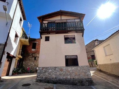 Casa rustica en venta en Cabrero, con 2 dormitorios, baño y balcón