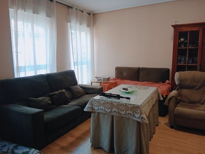 Casa en venta en Plasencia, con 4 dormitorios, 2 baños y plaza de garaje