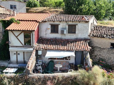 Casa rustica en venta en Casas Del Castañar, con 2 dormitorios y 2 baños