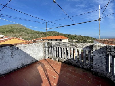 Casa rustica en venta en Arroyomolinos De La Vera, con 2 dormitorios, 2 baños y terraza