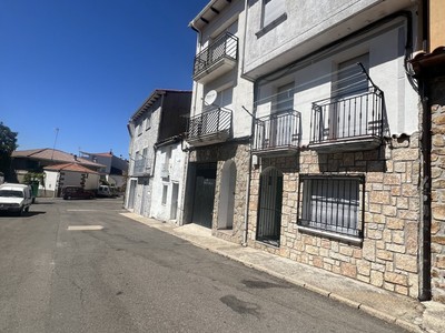 Casa rustica en venta en Piornal, con 8 dormitorios y 3 baños
