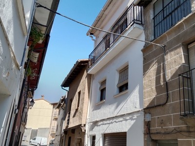 Piso en venta en Pasarón De La Vera, con 3 dormitorios, baño y balcón