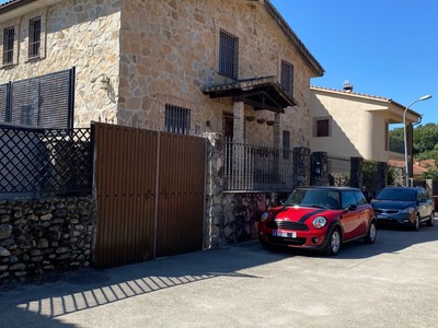 Casa rustica en venta en Cabezuela Del Valle, con 3 dormitorios, 5 baños, trastero, terraza y terreno
