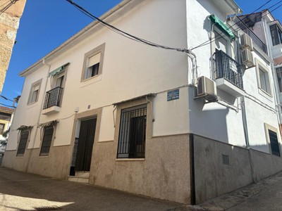 Casa rustica en venta en Arroyomolinos De La Vera, con 5 dormitorios, 2 baños, plaza de garaje, trastero y terraza