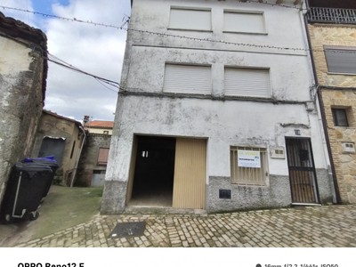 Casa rustica en venta en Cabrero, con 5 dormitorios, 2 baños, aseo y plaza de garaje