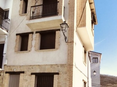 Casa rustica en venta en Barrado, con 4 dormitorios, 2 baños y balcón