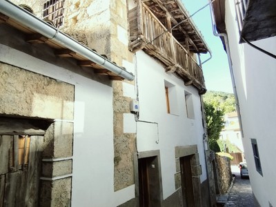 Casa en venta en Candelario, con 3 dormitorios, baño y balcón
