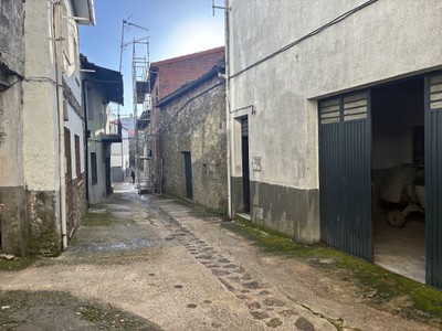 Casa en venta en Piornal, con baño
