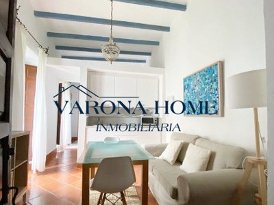 Ático en alquiler temporal en Córdoba, Juderia, con 1 dormitorio, baño y balcón