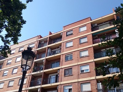 Piso en venta en Valencia, con 3 dormitorios, baño, aseo y balcón