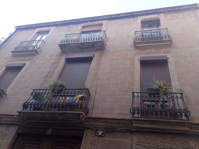 Piso en venta en Valencia, con 3 dormitorios, baño, trastero, 3 balcones y terraza