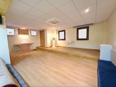 Locales en venta en Villava, con 2 baños