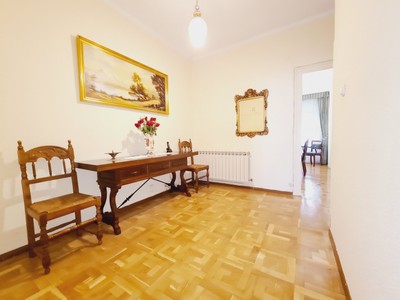 Piso en venta en Pamplona, Ii Ensanche, con 4 dormitorios, baño y balcón