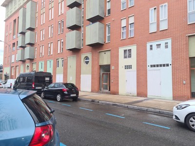 Locales en venta en Pamplona, San Jorge, con baño